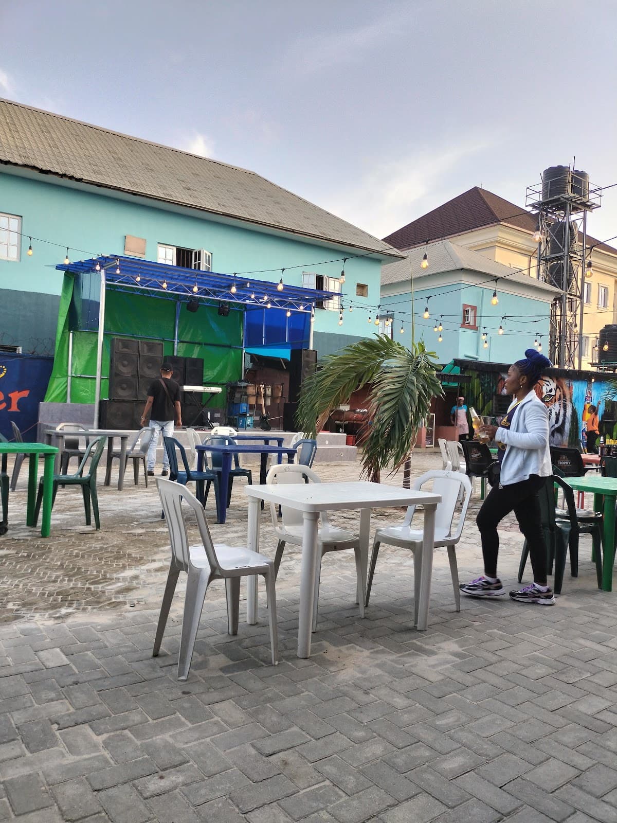 Acewood carwash and Bar