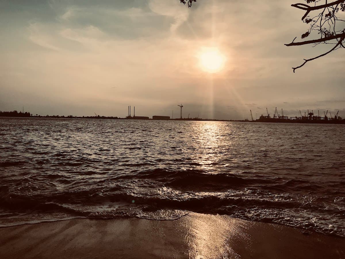 Sappers Waterfront Lounge