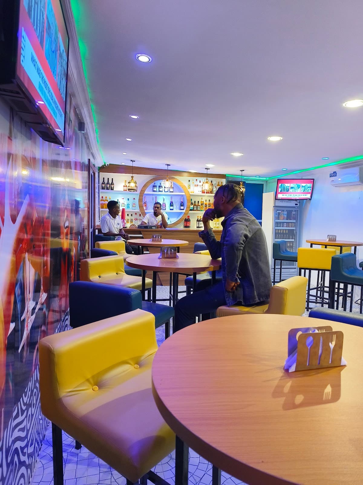 Optimum Lounge & Residence