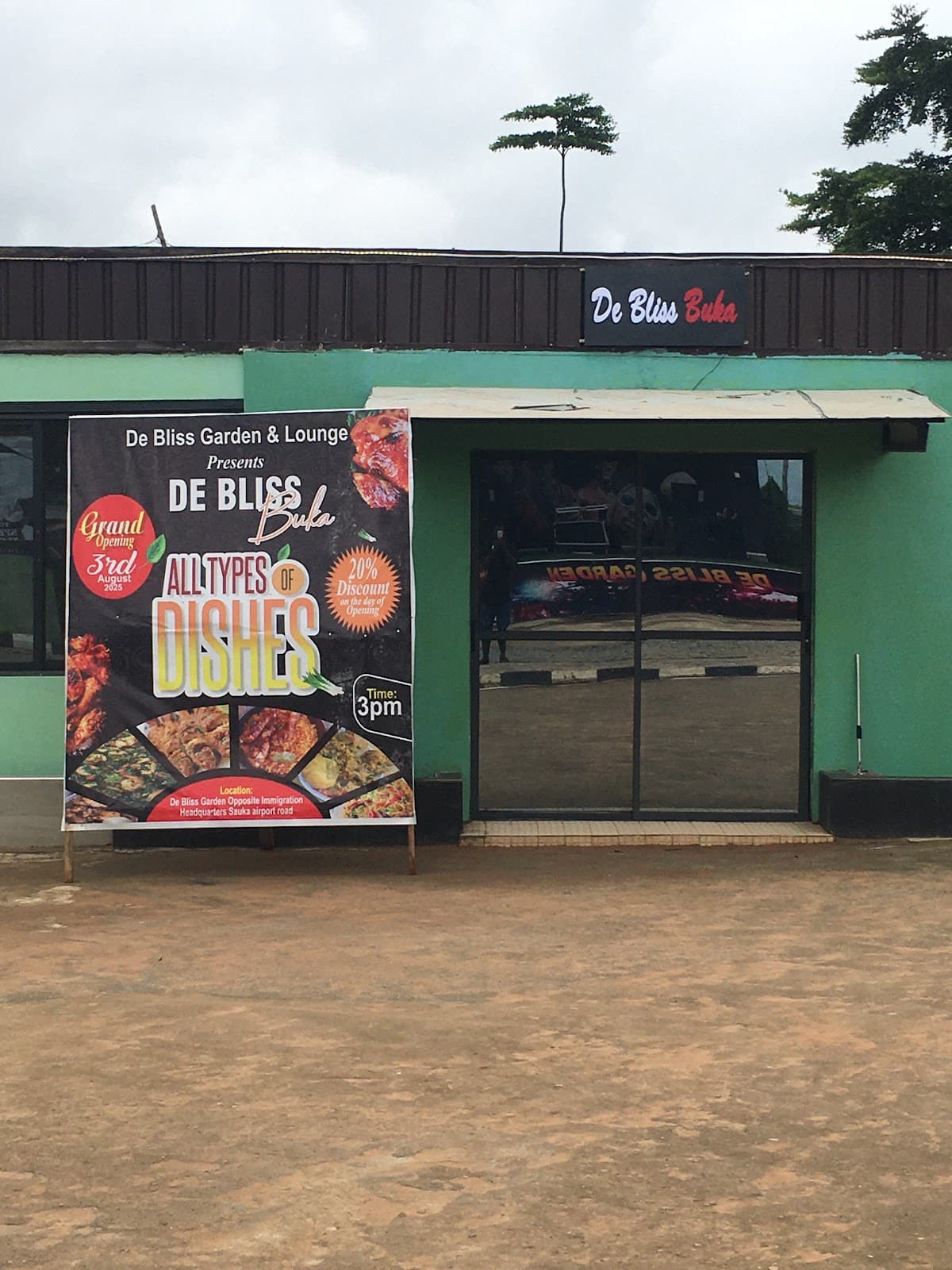 DE BLISS GARDEN AND LOUNGE