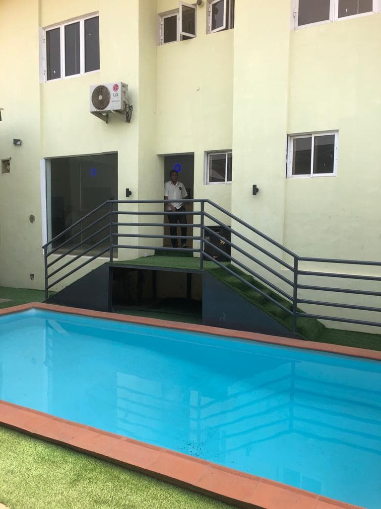 Plot1 Suites (Hotel, Lounge & Restaurant)