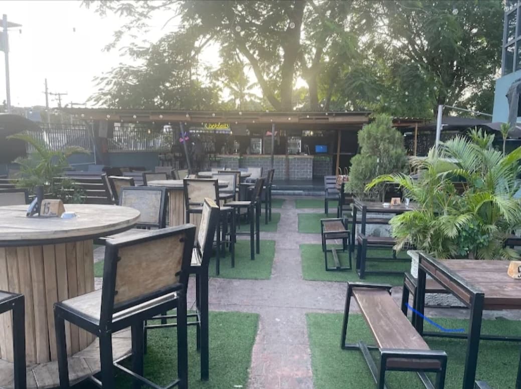 Sluggers Sports Bar & Lounge