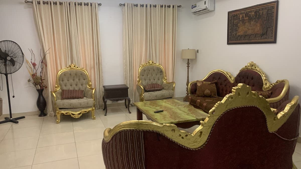 Kribz Apartments and Lounge