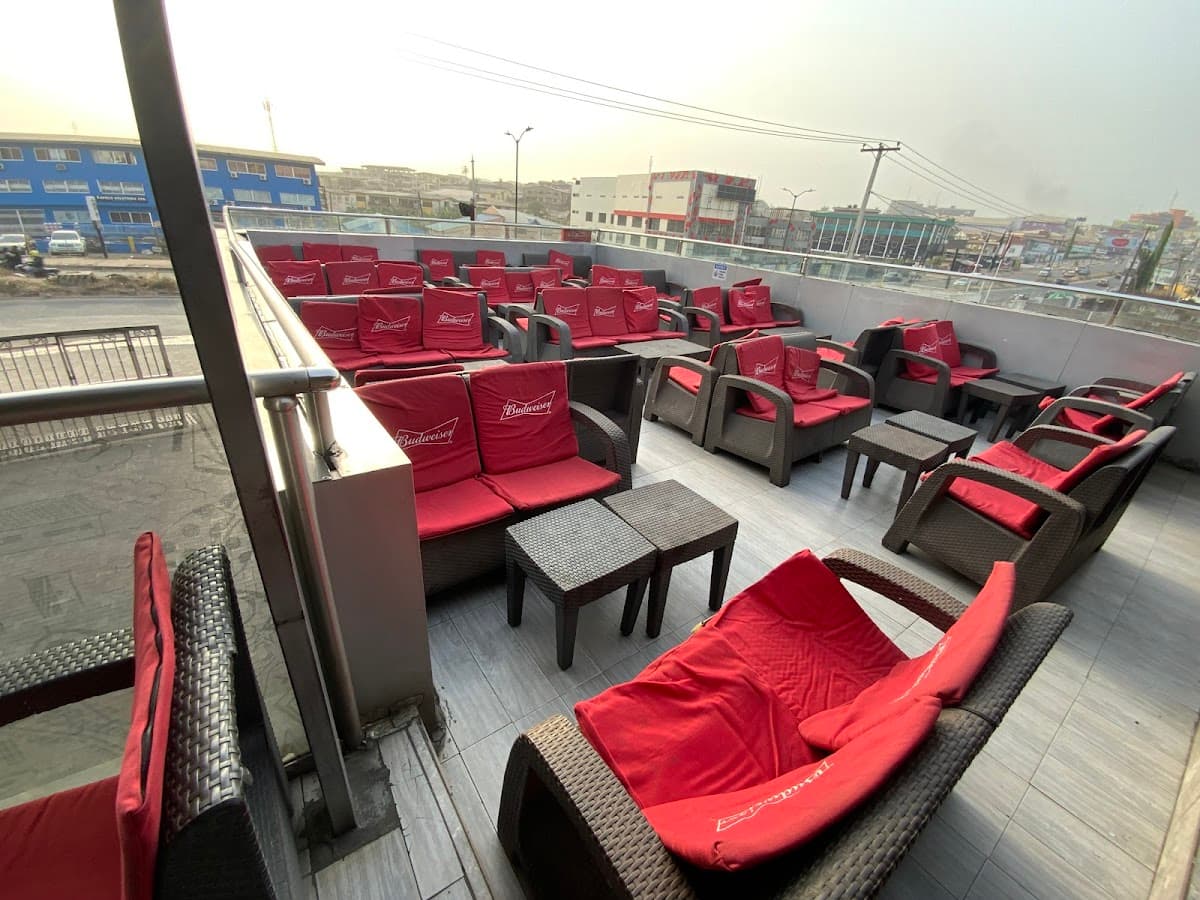 Switch lounge and bar