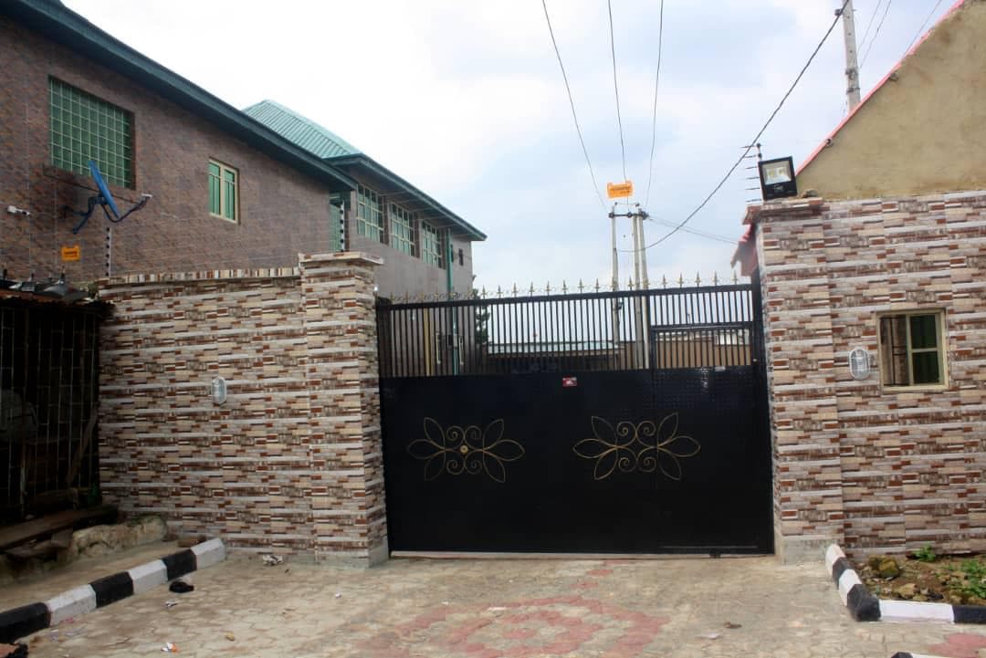 J-square Lounge & Suite