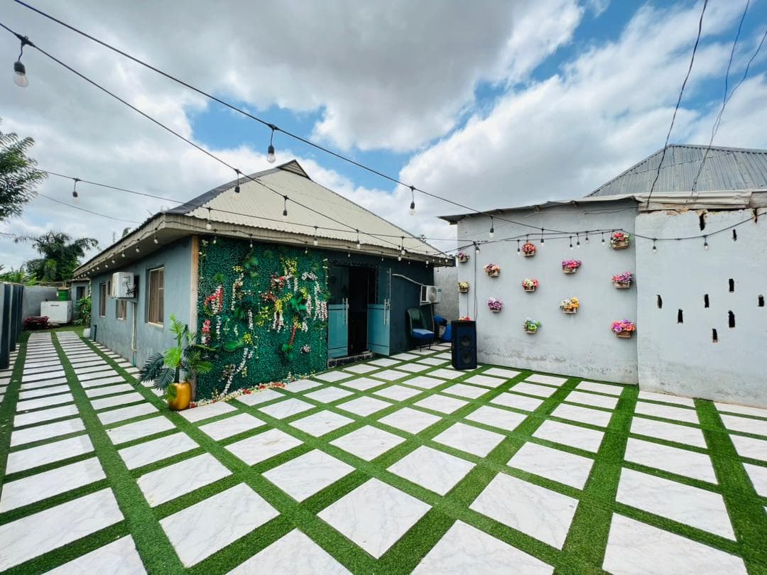 Blind Spot Lounge Apete-Awotan