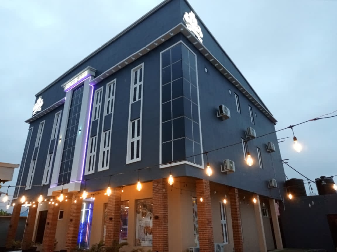 Royal Westend Club & Lounge