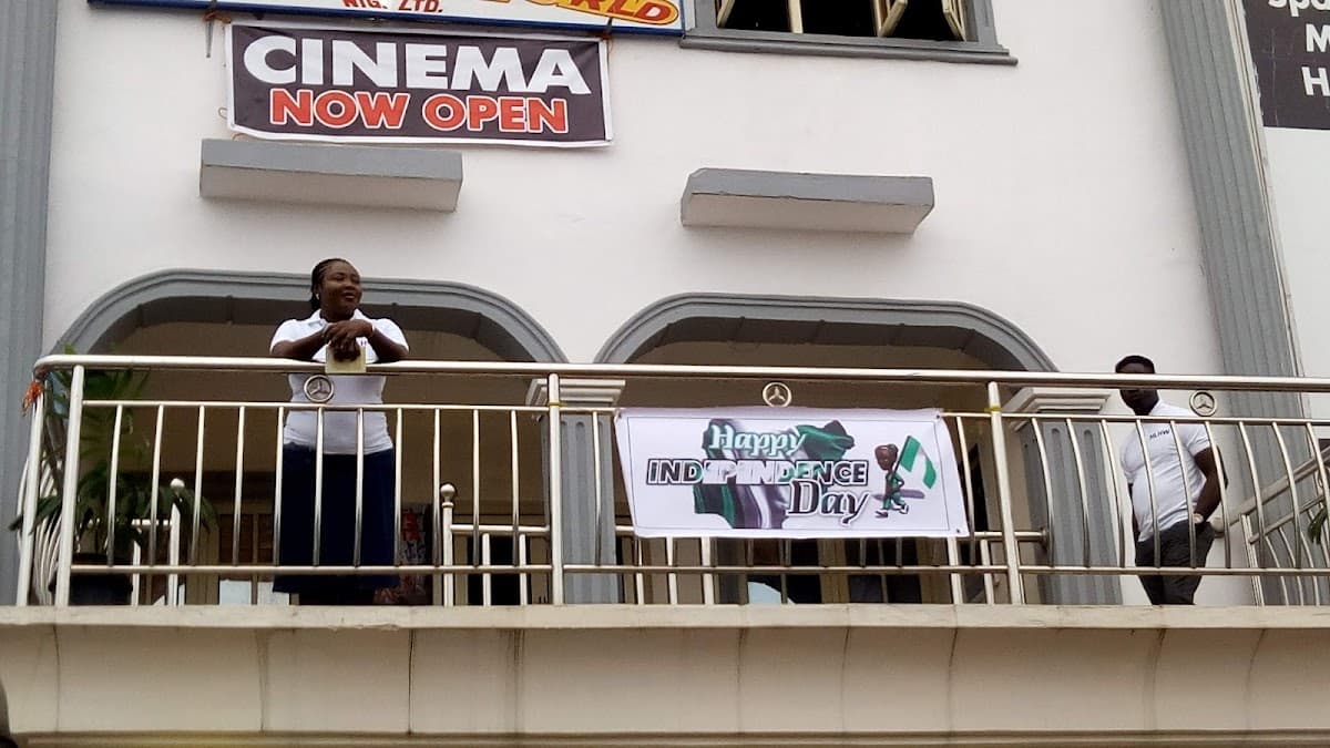 The Hub - Grill & Lounge