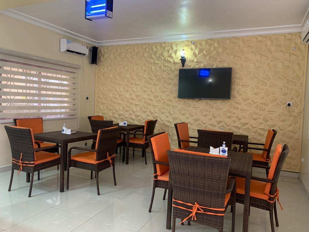 Vines Café & Lounge