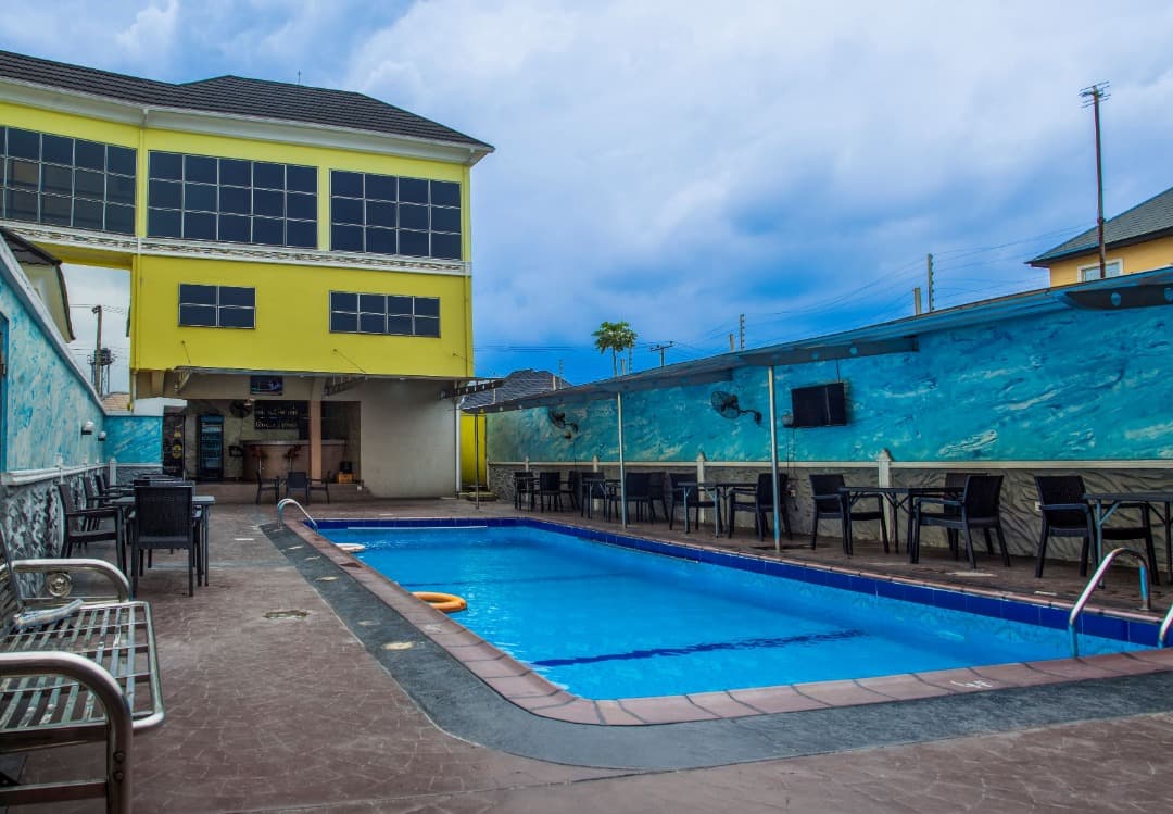 Apartment 22 Hotel (Swimming Pool, Nightclubs & Lounge)