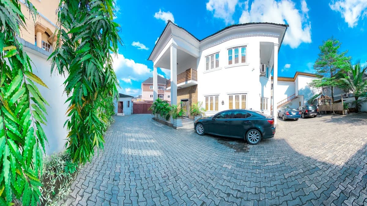 Taverna Lounge & Boutique Hotel