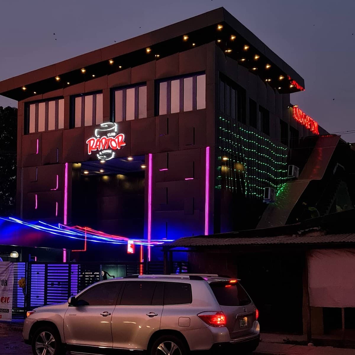 CLUB RAPTOR & LOUNGE